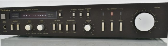 Vintage Technics SU-222 stereo integrated förstärkare, knappar, rattar, skjutreglage, volymkontroll och input-väljare.