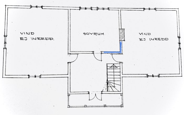 Arkitektonisk planritning av en våning, innehåller sovrum, vindar, ej inredda, obeboeliga ytor.