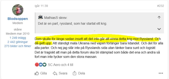 Skärmdump av ett forum, användare diskuterar Ryssland och Ukrainakriget, mixade reaktioner, kommentarsfält.