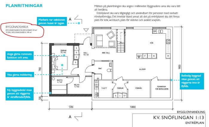 Planritning av byggnad med kommentarer och anvisningar för möblering, sektioner och tillgänglighet; totalyta anges.