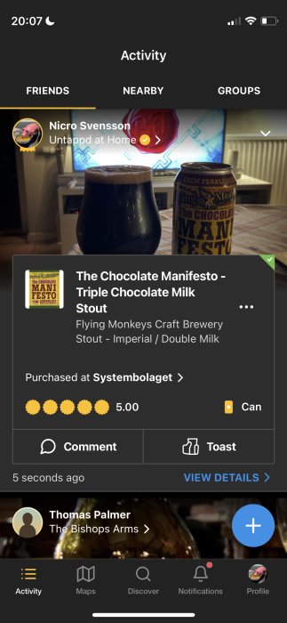 Skärmdump från öl-app, användarrecension av stout, köpt på Systembolaget, perfekt poäng, ölbild framför TV.