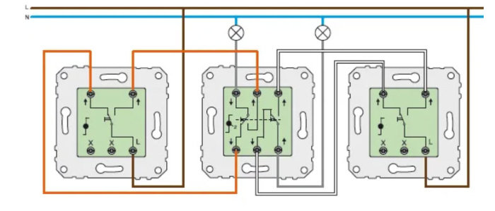 Schematisk bild av elinstallation, tre väggströmbrytare, elektriska ledningar, symboler för kopplingar, teknisk ritning.