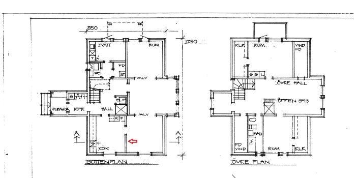 Arkitektonisk ritning, husplan, två våningar, grundplan och övre plan, rum och måttangivelser, teknisk skiss.