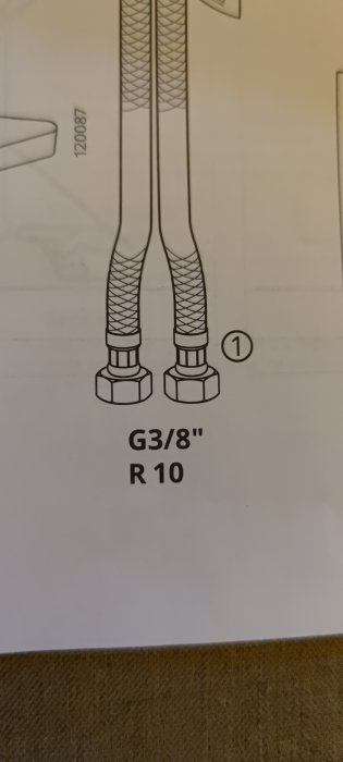 Teknisk ritning av två slangar med kopplingar, märkta "G3/8" och "R10".