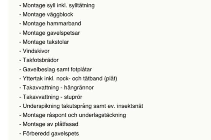 Textlista med byggtermer relaterade till montage och takkonstruktioner, sannolikt en del av anvisningar eller specifikationer.