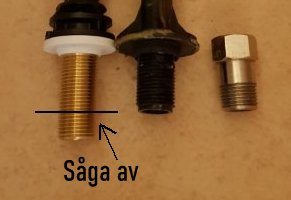 Tre olika rörkopplingar på ett underlag, en markerad med texten "Såga av".