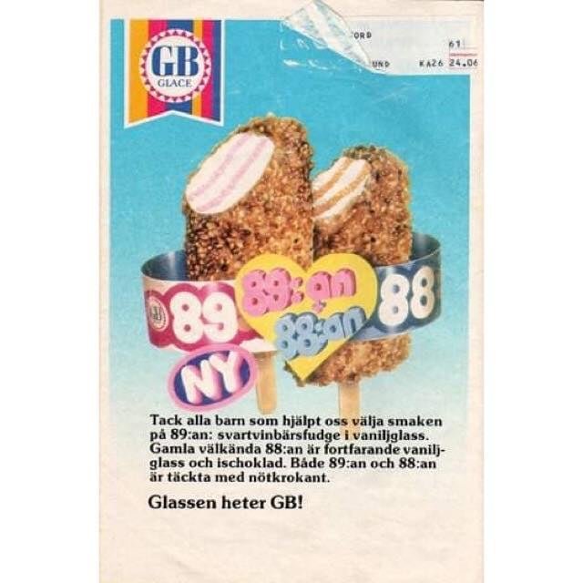 Reklam för GB Glace 88:an glass med nya 89:an, vanilj- och svartvinbärsfudge-smaker, nötkrokant, retro design.