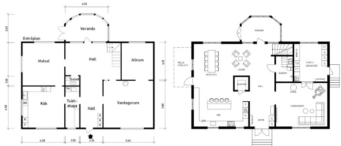Två våningsplanritningar med möbler, mått och beteckningar; entré, kök, vardagsrum, veranda och föreslagen uteplats.
