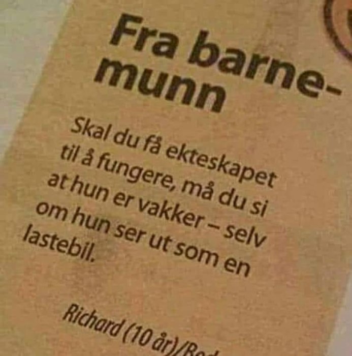 Bild av tidningsutklipp på norska, citat om äktenskap från barnperspektiv, humoristisk syn från tioårig pojke.