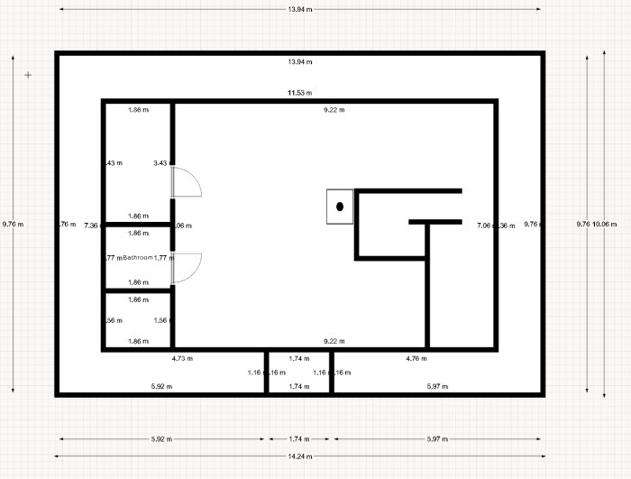 Arkitektonisk planritning av en byggnad med måttangivelser och utformning av rum.