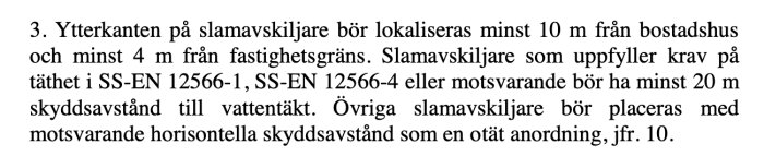 Svensk text om placering och avståndskrav för slamavskiljare, relaterat till bostäder och fastighetsgränser.