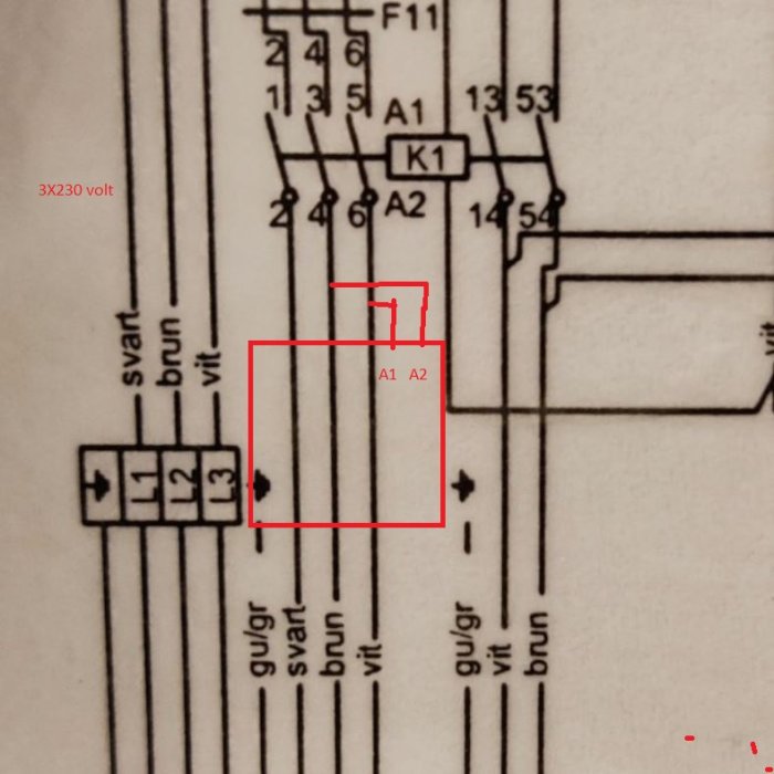 Elektriskt schema, röd markering, kopplingar, anslutningar, 3x230 volt anteckning, komponentbeteckningar, teknisk dokumentation.