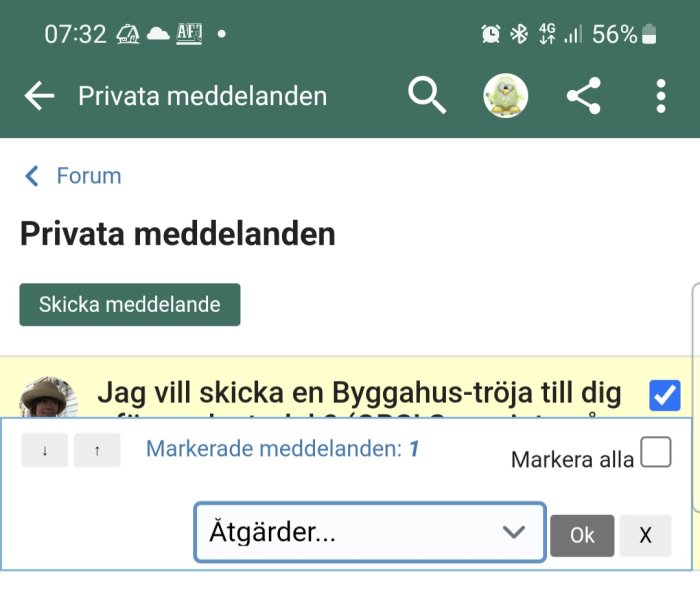 Skärmdump av mobiltelefon visar en forumchatt med meddelande om att skicka en tröja.