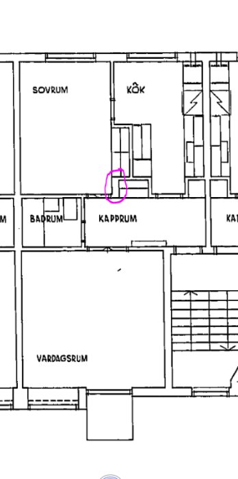 Ritning av en lägenhet med markerad detalj, sovrum, kök, badrum, vardagsrum och kapprum är synliga.