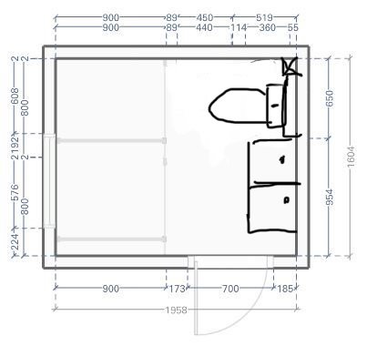 Arkitektonisk ritning av ett badrum med måttangivelser, toalett, handfat och duschområde.