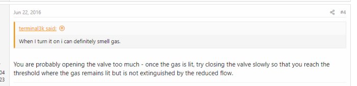 Forumexempel där rådgivning ges om korrekt användning av gasventil för att undvika lukten av gas.