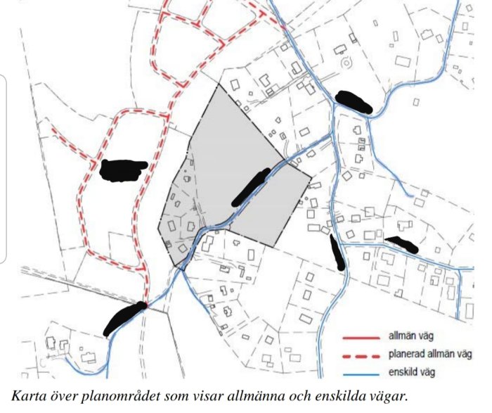 Karta med vägnät, byggnader, allmänna, planerade och enskilda vägar, vissa detaljer överstrukna med svart.