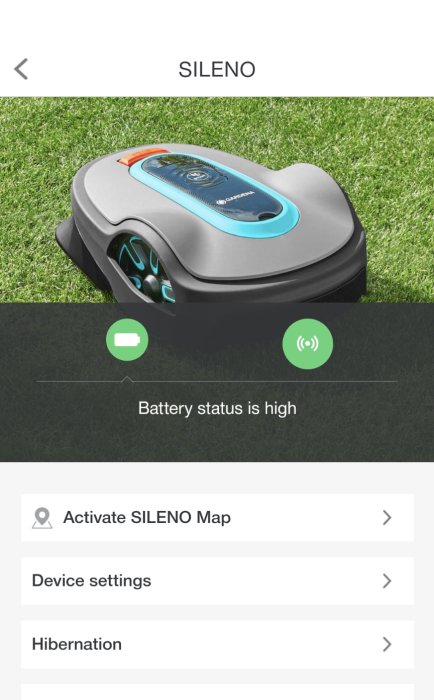 En robotgräsklippare SILENO på gräs visad i app med batteristatus och inställningar.