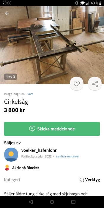 Äldre cirkelsåg till salu, träarbetsverkstad i bakgrunden, säljare på annonssida.