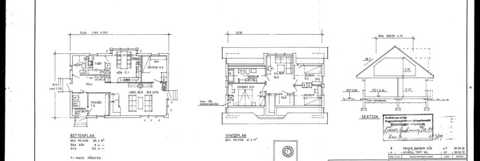 Ritningar av hus, bottenvåning, vindsvåning, snitt, mått, signatur och stämpel syns.