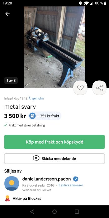 Skärmdump av online-annons för en metall svarv, prissatt 3500 kr plus frakt, i ett garage.