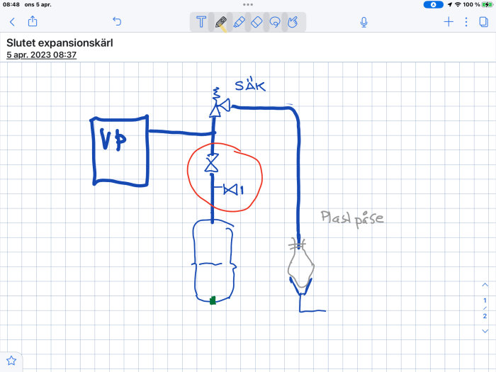 Handritad skiss av ett slutet expansionskärlsystem med ventiler och flödesriktningar på rutat papper.
