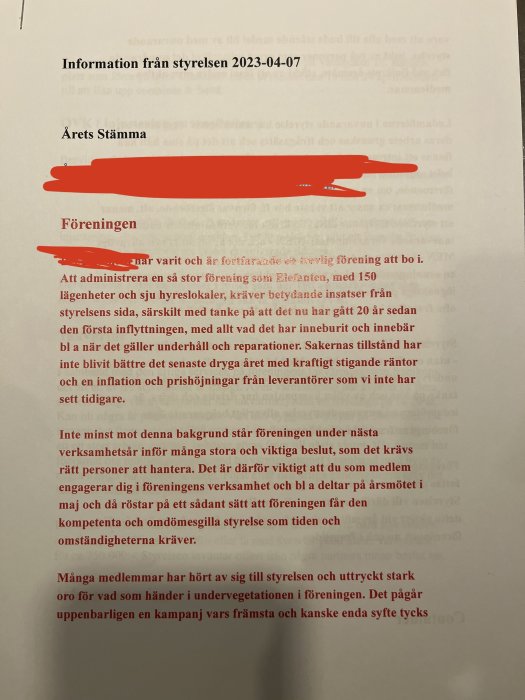 Svensk text om föreningsinformation, datum och delar av innehåll är maskerade med röda streck.