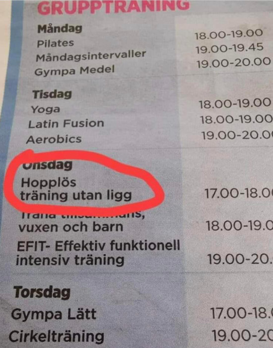 Schema för gruppträning med markerad text "Hoppöös träning utan ligg" på onsdagar.