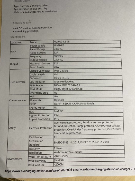 Teknisk specifikation för laddstation; säkerhetsinformation, elanslutning, kommunikationsfunktioner, användargränssnitt, miljövillkor.