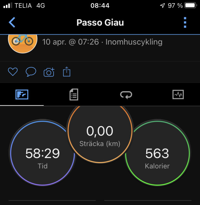 Träningsapp visar cykling inomhus, tid 58:29 min, distans 0 km, förbrukade 563 kalorier.