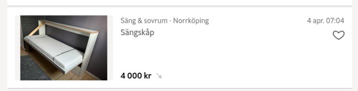 Vit väggmonterad sängskåp till salu i Norrköping för 4 000 kr.