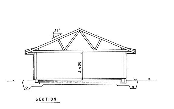 Teknisk ritning av hussektion med taklutning markering och måttangivelser.