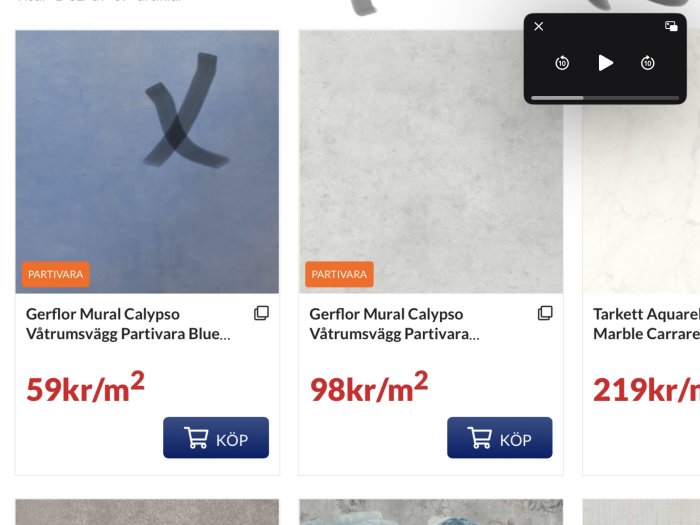 E-handelswebbsida med golv- och väggmaterial, blått, grått, marmormönster, produktinformation och priser i svenska kronor.