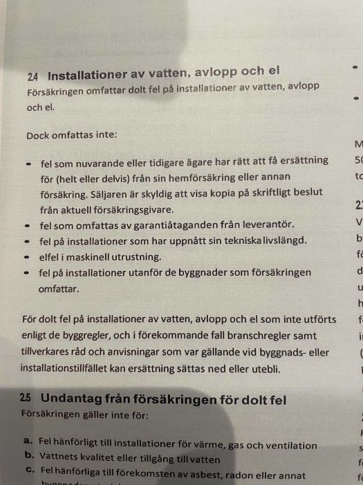 Svensk text om försäkring för dolt fel i vatten, avlopp, elinstallationer och undantag från täckning.