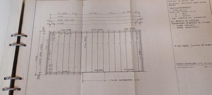 Arkitektritning av byggnadselement i pärm, tekniska mått och annoteringar, ingenjörskonst.