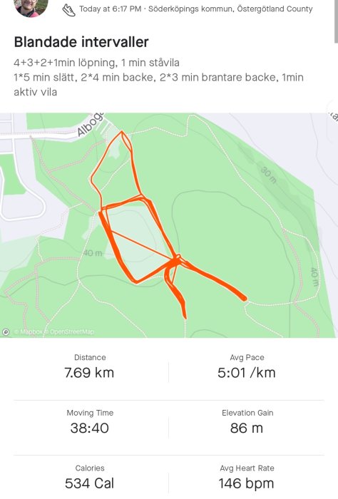 GPS-spår av löpintervallträning, 7.69 km, 5:01 min/km, 534 kalorier, i Söderköpings kommun, kartvy.