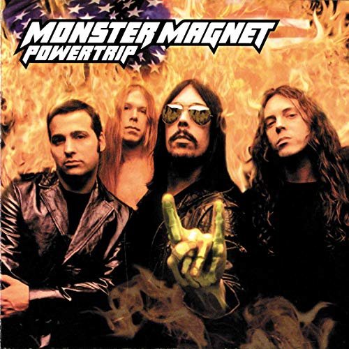 Fyra bandmedlemmar framför flammande bakgrund, läderkläder, coola poser, albumtitel "Powertrip", artistnamn "Monster Magnet".