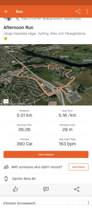 Skärmdump från löparapp visar karta, distans, tid, och statistik över en 5 km löptur.