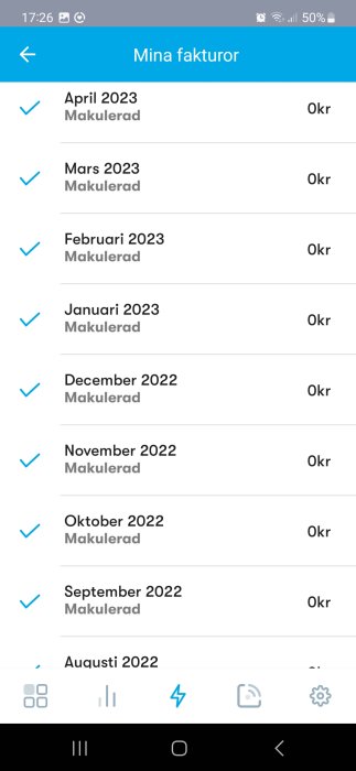 Skärmbild av mobil, visar lista på makulerade fakturor markerade med blått "check", belopp är noll kronor.