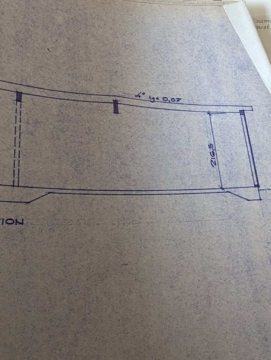 Teknisk ritning på papper, linjaler, måttangivelser, svart bläck, konstruktionsdetalj, ingen färg.