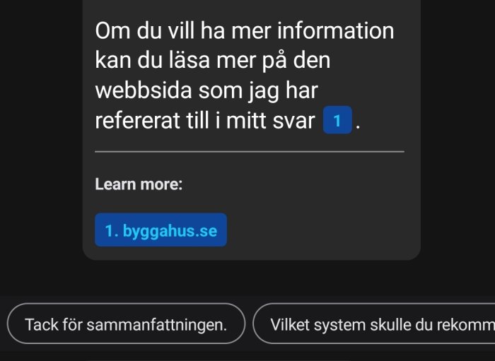 Skärmbild av en chatt, länkar till ytterligare information på "byggahus.se", text på svenska, mörk bakgrund.