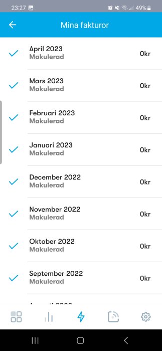 Mobils skärmdump visar en lista över makulerade fakturor med noll kronor från september 2022 till april 2023.