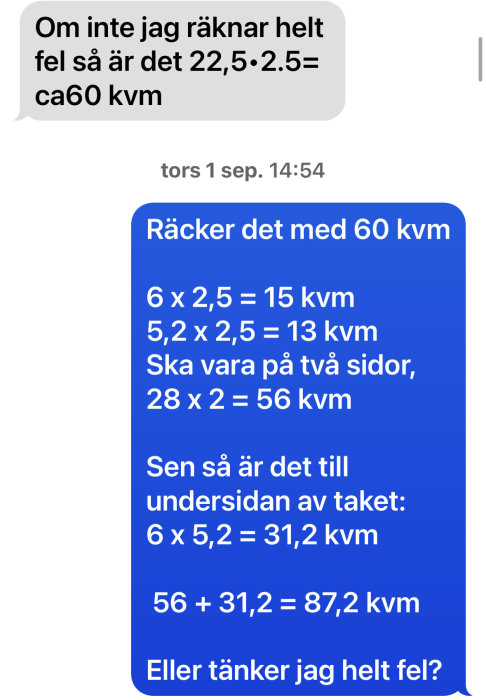 Textkonversation om ytor och kvadratmeter. En person räknar och frågar om beräkningar är korrekta.