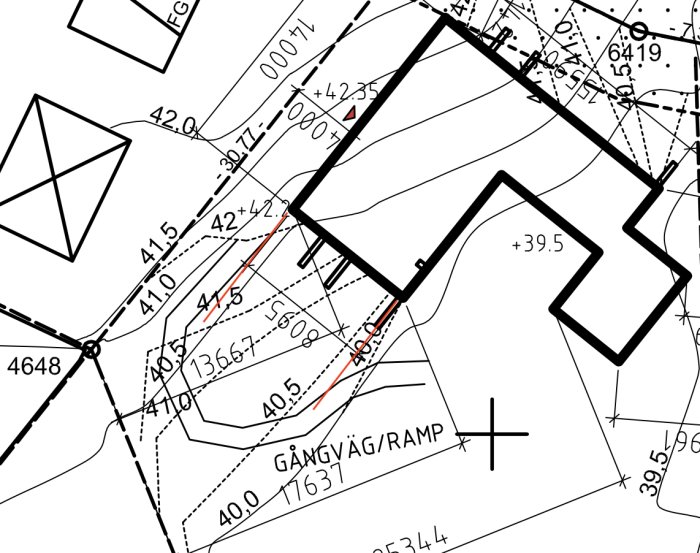 Teknisk ritning, arkitekturplan, höjdkonturer, byggnadsstruktur, vägar, sifferangivelser, konstruktionsdetaljer.