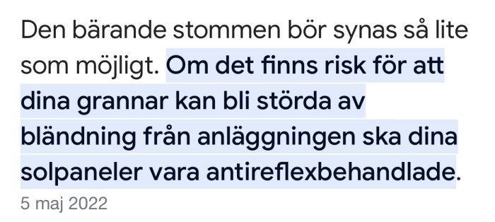 Text på svenska om synlighet och reflexbehandling för solpaneler för att undvika störning för grannar. Datum: 5 maj 2022.