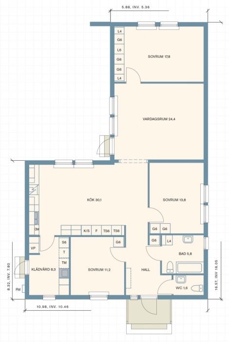 Arkitektonisk ritning av en lägenhetsplan med sovrum, vardagsrum, kök, hall och badrum.