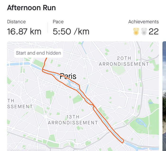 Skärmbild av löparapp visar rutt på 16,87 km genom Paris med ett tempo på 5:50/km.