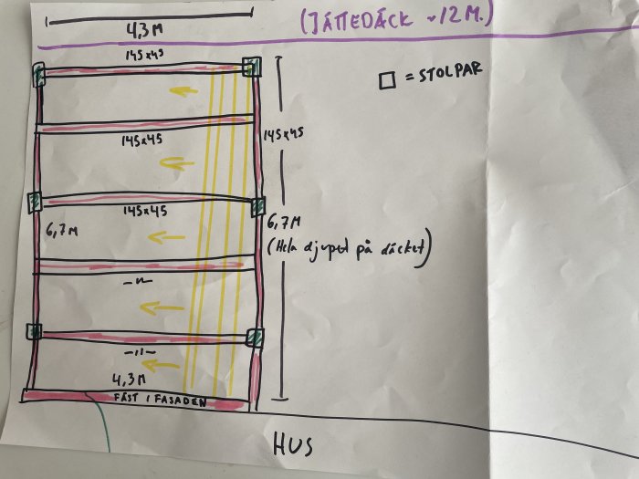 Handritad skiss med mått och anteckningar, troligen plan för byggprojekt eller renovering.