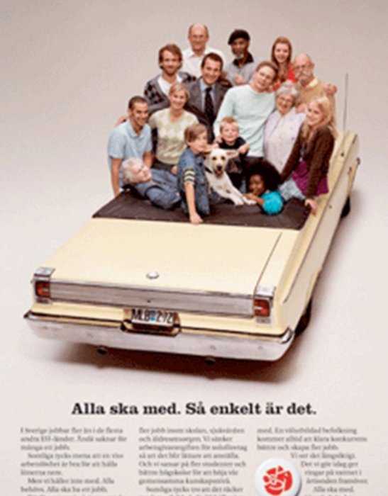 En blandad grupp människor och en hund sitter på en gammal bil. Text: "Alla ska med. Så enkelt är det."