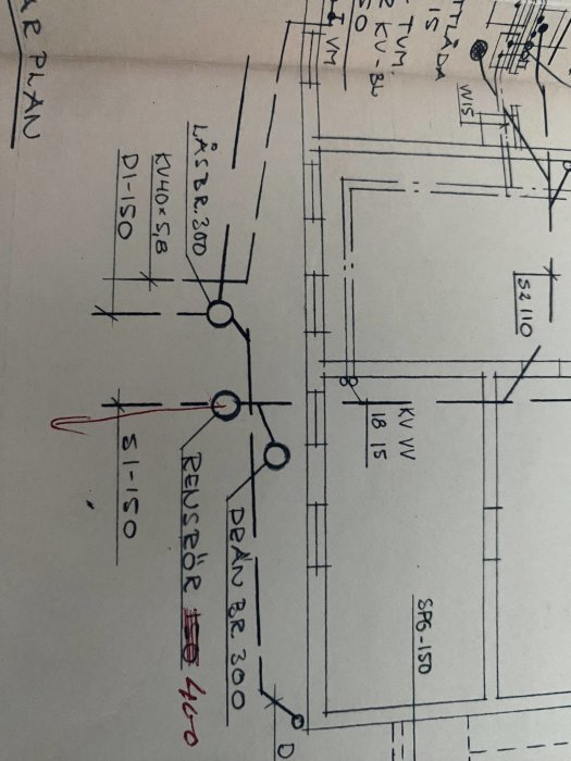 Teknisk ritning, planvy, detaljerad, arkitektur/ingenjörskonstruktion, mått, symboler, ändringar, anteckningar, designskiss.